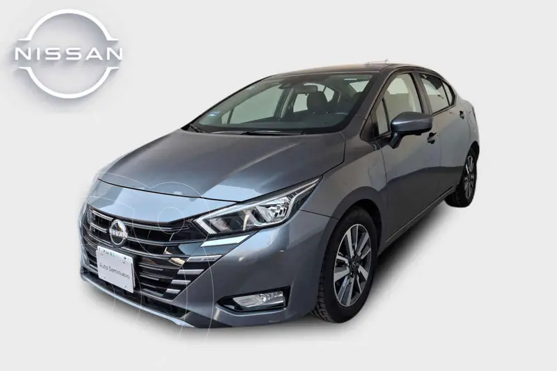 Foto Nissan Versa Advance Aut usado (2023) color Gris precio $306,000
