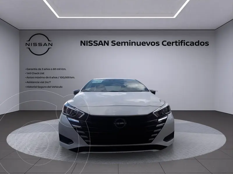 Foto Nissan Versa Sense Aut usado (2023) color Blanco precio $260,000