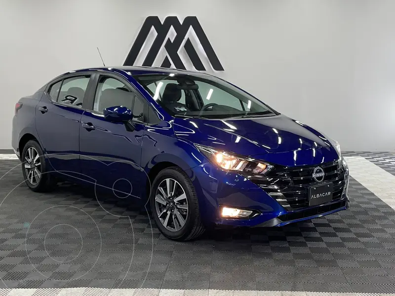 Foto Nissan Versa Advance usado (2024) color Azul precio $309,999
