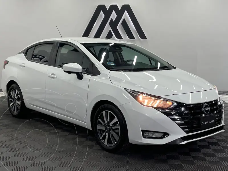 Foto Nissan Versa Advance usado (2023) color Blanco precio $289,999