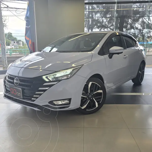 Foto Nissan Versa Exclusive Aut usado (2024) color Gris financiado en mensualidades(enganche $107,638 mensualidades desde $8,231)