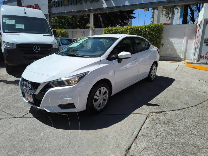 Foto Nissan Versa Sense Aut usado (2021) color Blanco precio $236,000