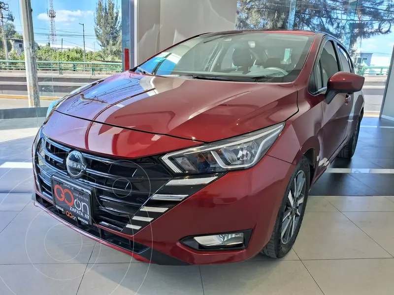 Foto Nissan Versa Advance usado (2024) color Rojo financiado en mensualidades(enganche $88,290 mensualidades desde $6,751)