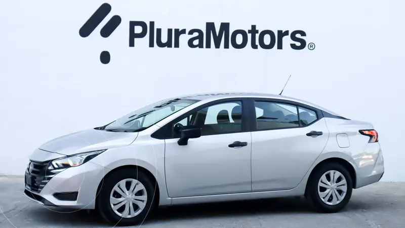 Foto Nissan Versa Sense Aut usado (2023) color plateado financiado en mensualidades(enganche $63,580 mensualidades desde $5,417)