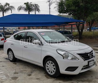 foto Nissan Versa Sense Aut usado (2018) color Blanco precio $172,000