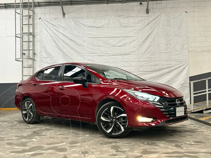 Foto Nissan Versa SR usado (2023) color Rojo financiado en mensualidades(enganche $142,120 mensualidades desde $6,202)