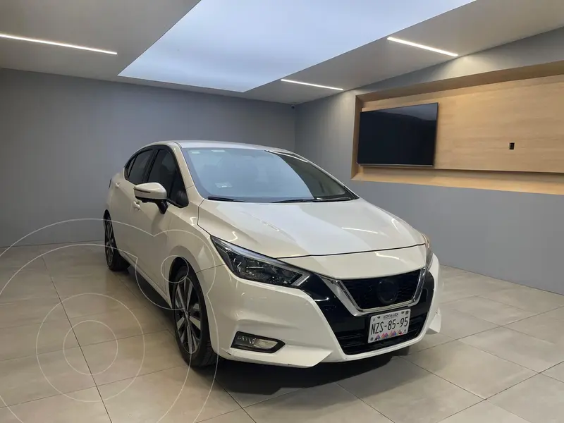 Foto Nissan Versa Platinum Aut usado (2021) color Blanco precio $295,000