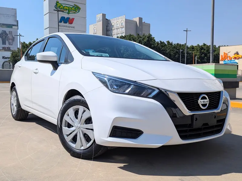 Foto Nissan Versa Sense Aut usado (2021) color Blanco precio $219,800