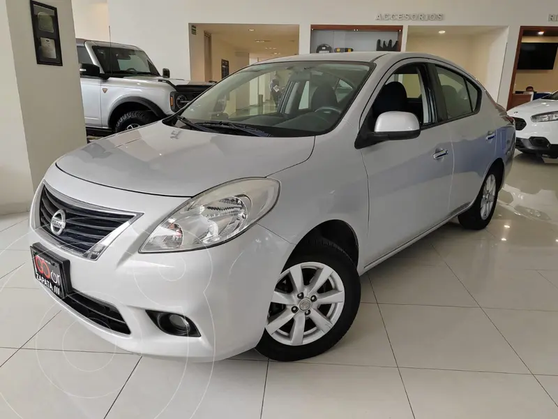 Foto Nissan Versa Advance usado (2013) color plateado precio $174,000