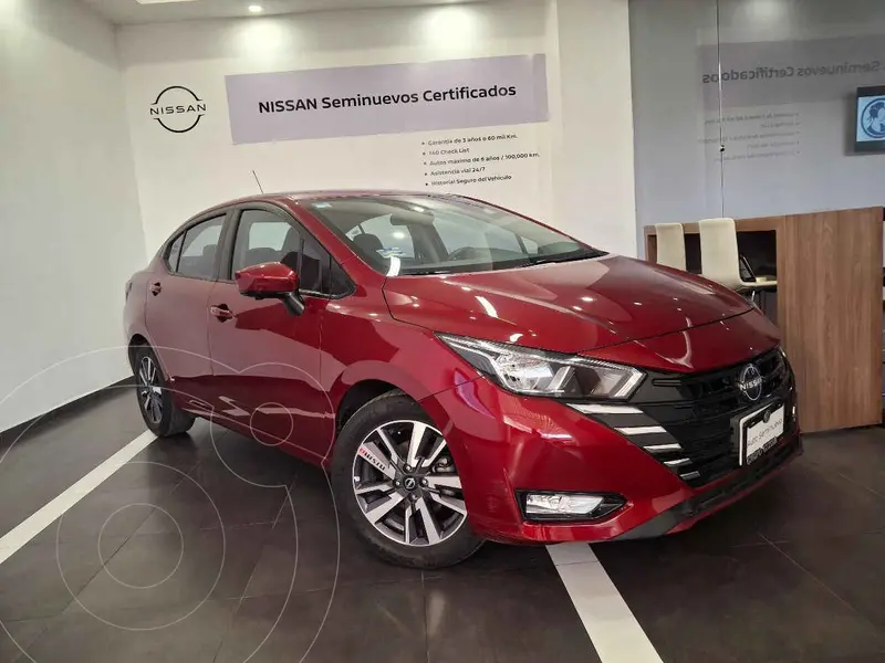Foto Nissan Versa Advance usado (2023) color Rojo financiado en mensualidades(enganche $70,400 mensualidades desde $6,945)