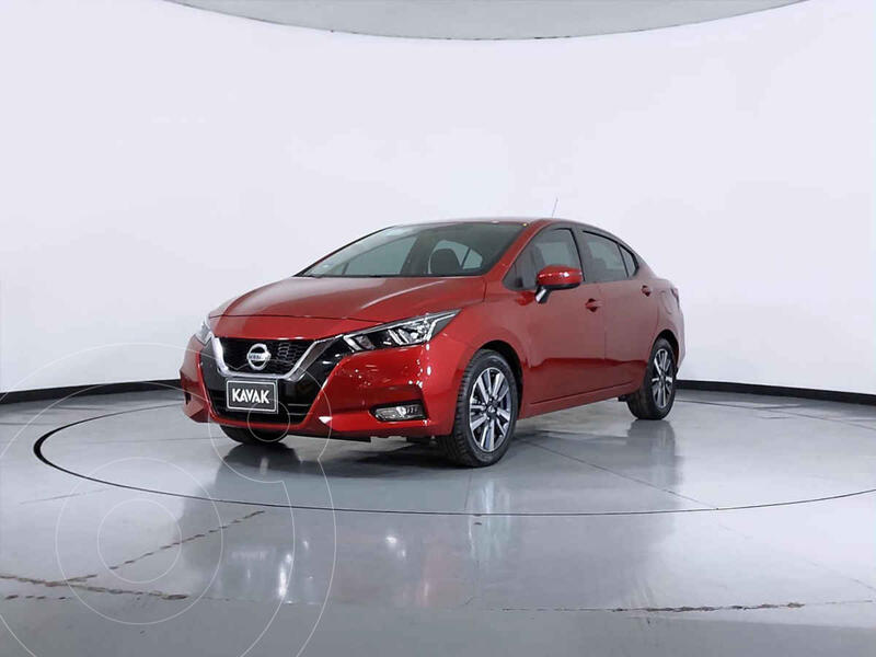 Foto Nissan Versa Advance usado (2020) color Rojo precio $293,999