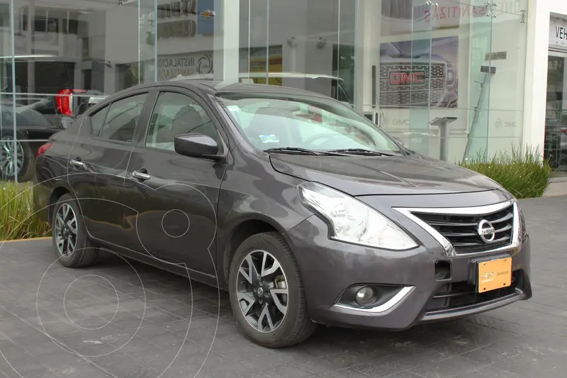 Nissan Versa Advance Aut usado (2019) color Gris precio $250,000