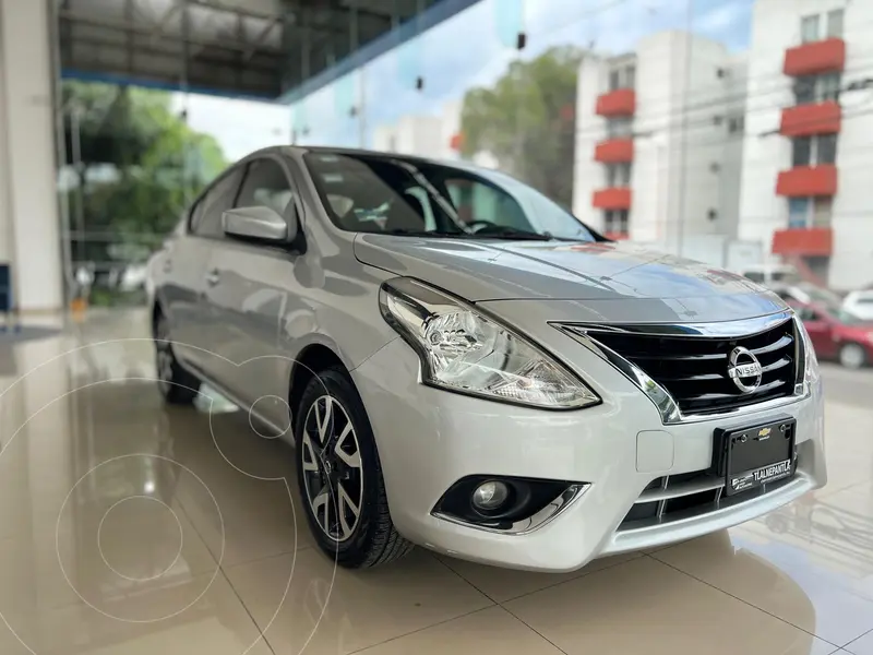 Foto Nissan Versa Advance Aut usado (2019) color plateado precio $219,000