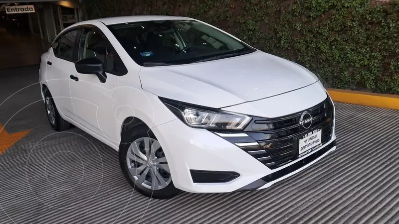 Foto Nissan Versa Sense Aut usado (2023) color Blanco financiado en mensualidades(enganche $112,860 mensualidades desde $4,749)