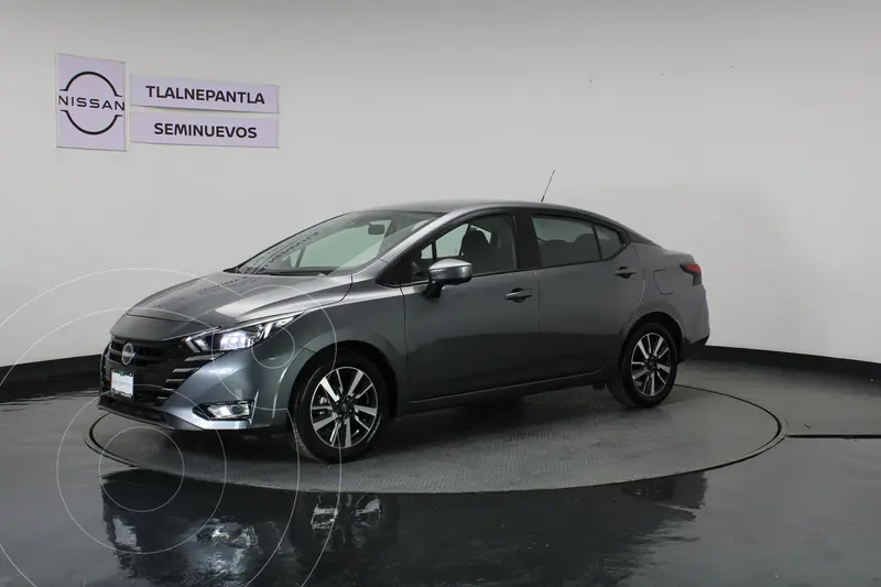 Foto Nissan Versa Advance usado (2025) color Gris precio $336,000