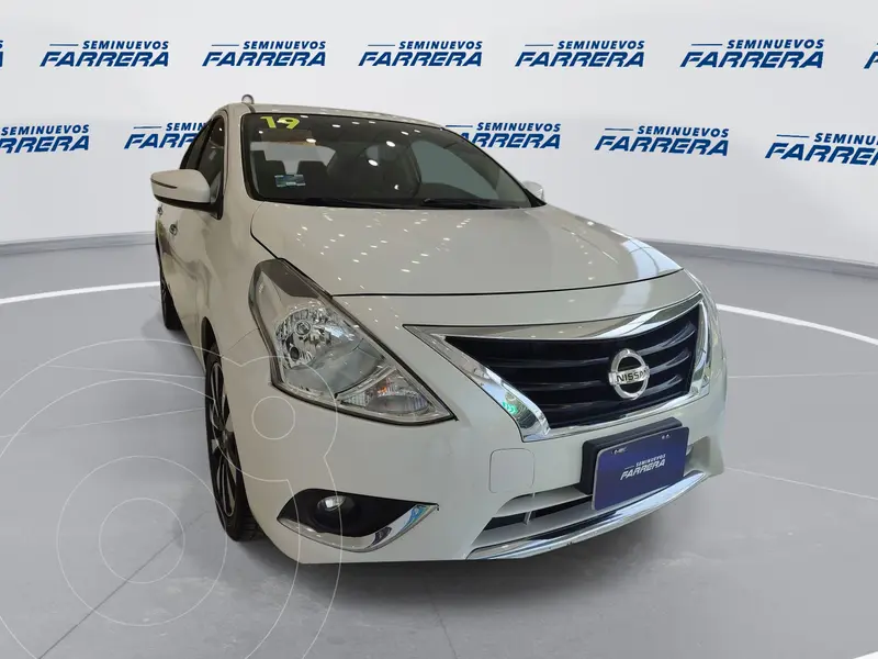 Foto Nissan Versa Exclusive Aut usado (2019) color Blanco financiado en mensualidades(enganche $62,250 mensualidades desde $6,858)