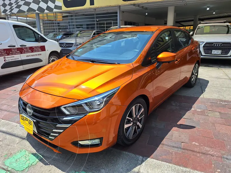 Foto Nissan Versa Advance Aut usado (2023) color Naranja precio $295,000
