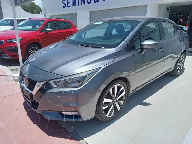 Foto Nissan Versa Platinum Aut usado (2020) color Gris precio $259,000