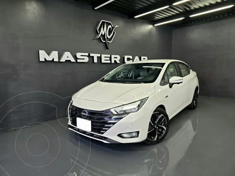 Foto Nissan Versa Exclusive Aut usado (2024) color Blanco precio $369,000