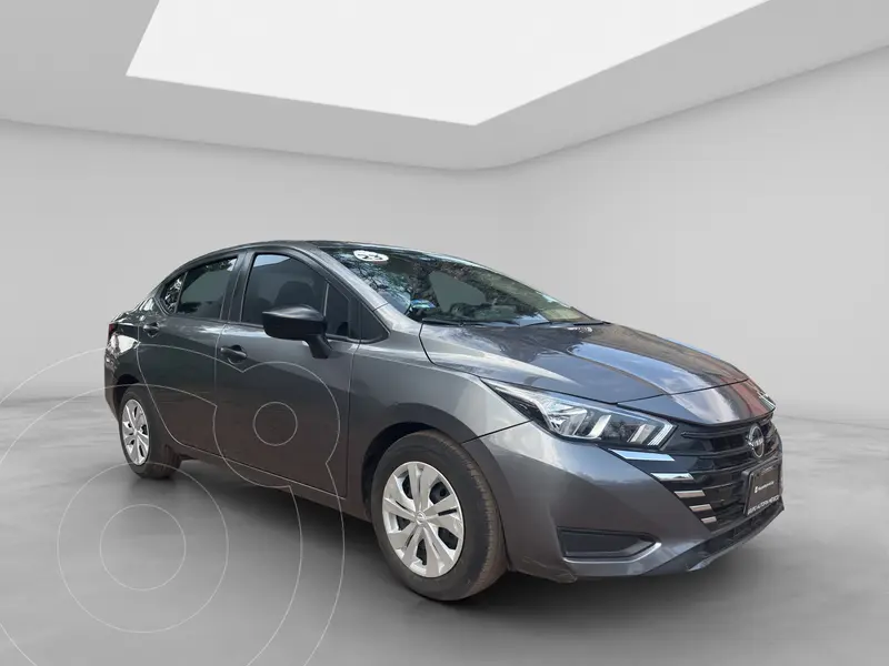Foto Nissan Versa Sense Aut usado (2023) color Gris precio $275,000