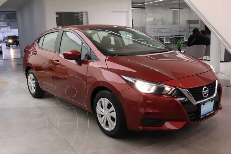 Foto Nissan Versa Sense usado (2023) color Rojo financiado en mensualidades(enganche $55,080 mensualidades desde $5,847)