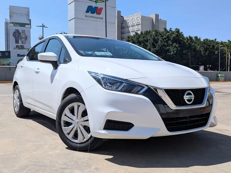 Foto Nissan Versa Sense usado (2021) color Blanco financiado en mensualidades(enganche $92,796 mensualidades desde $3,987)