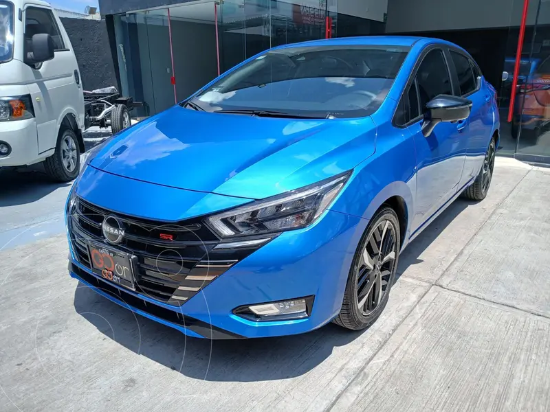 Foto Nissan Versa SR usado (2024) color Azul precio $350,000