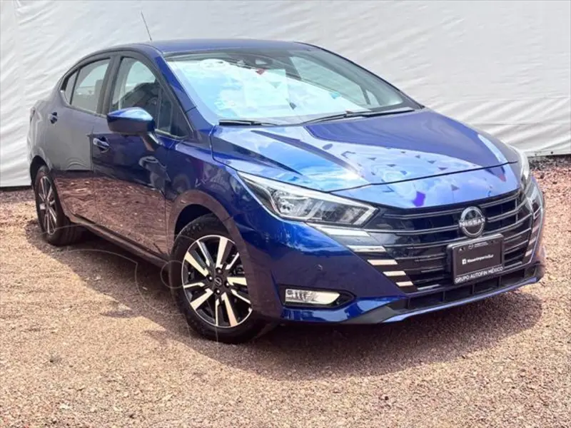 Foto Nissan Versa Advance usado (2023) color Azul Acero precio $319,000