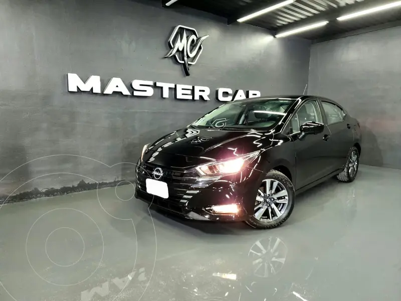 Foto Nissan Versa Advance usado (2024) color Negro precio $304,000