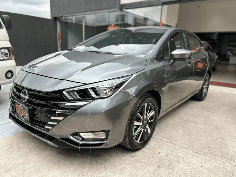 Foto Nissan Versa Advance Aut usado (2025) color NISKADGRIS OXFORD precio $400,000
