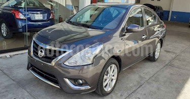 foto Nissan Versa 4p Advance L4/1.6 Aut usado (2018) color Café precio $156,900