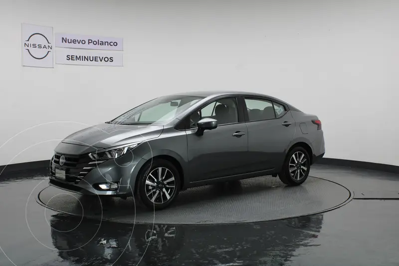 Foto Nissan Versa Advance usado (2025) color Gris precio $358,900