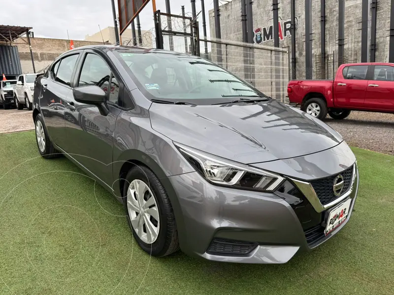 Foto Nissan Versa Advance Aut usado (2020) color Gris Oscuro financiado en mensualidades(enganche $90,000 mensualidades desde $5,058)