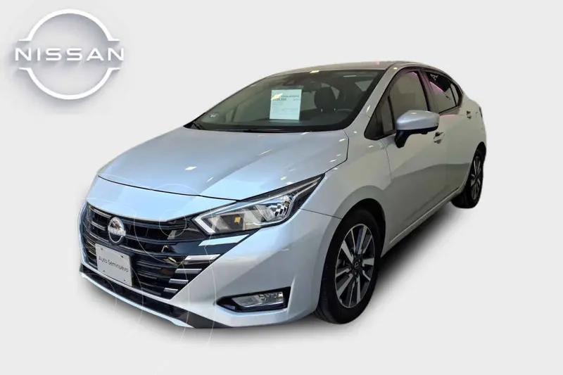 Foto Nissan Versa Advance Aut usado (2024) color Plata precio $338,000