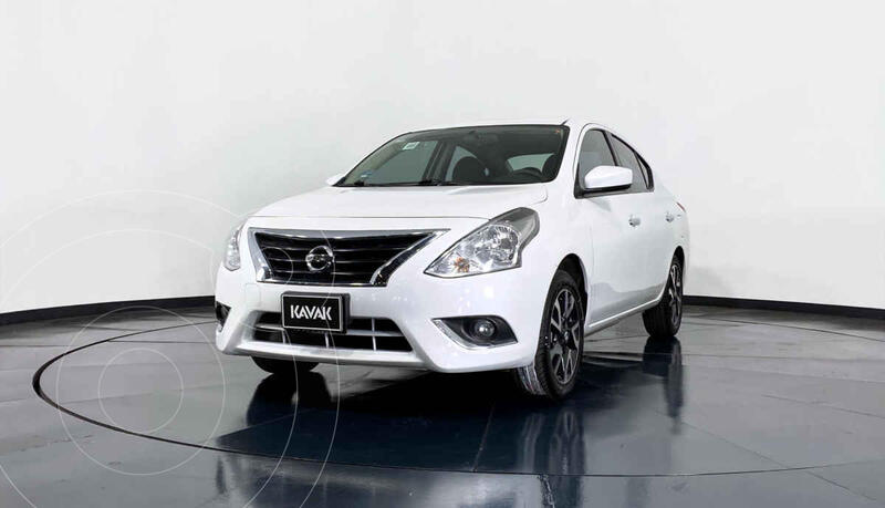Foto Nissan Versa Advance Aut usado (2019) color Blanco precio $245,999