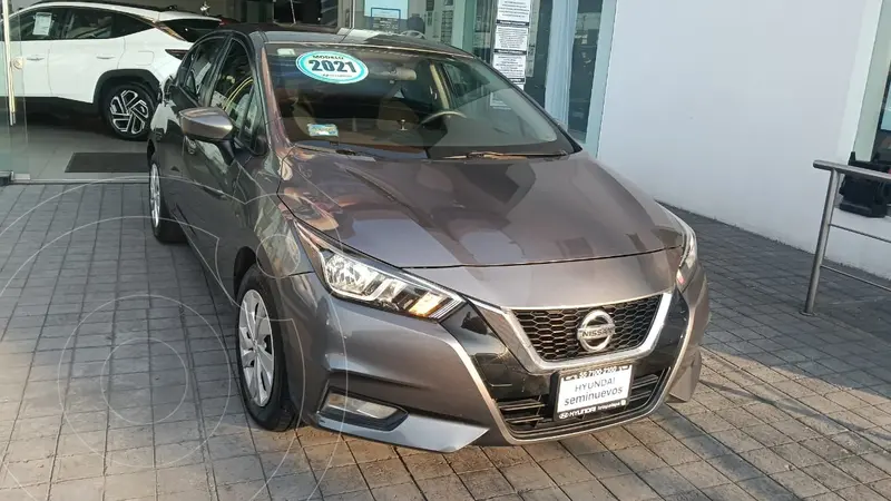 Foto Nissan Versa Sense Aut usado (2021) color Gris financiado en mensualidades(enganche $81,510 mensualidades desde $3,429)