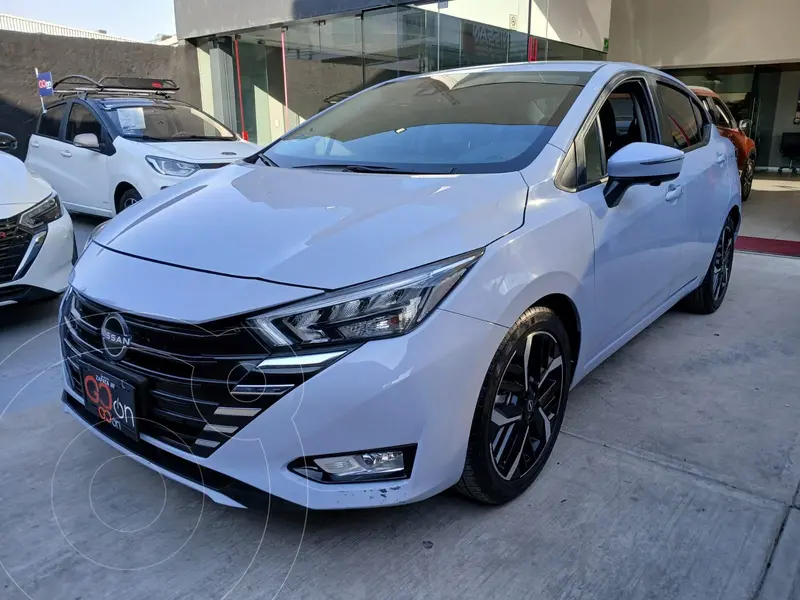 Foto Nissan Versa Sense usado (2024) color Gris precio $410,000