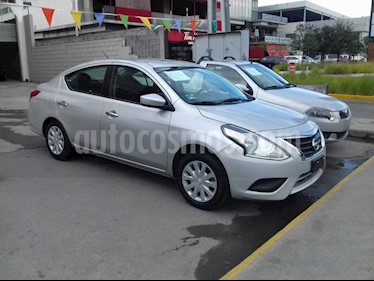 foto Nissan Versa Sense usado (2018) color Plata precio $175,000