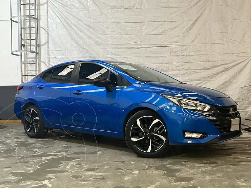 Foto Nissan Versa SR usado (2023) color Azul precio $360,000