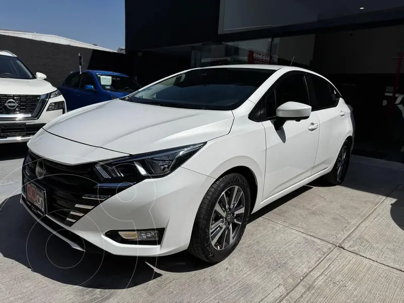Foto Nissan Versa Advance usado (2024) color Blanco precio $300,000