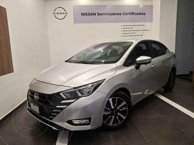 Foto Nissan Versa Advance Aut usado (2024) color Plata precio $377,000