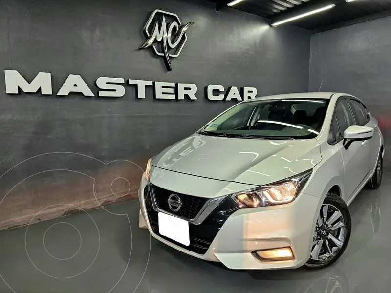 Foto Nissan Versa Advance usado (2020) color plateado precio $259,000