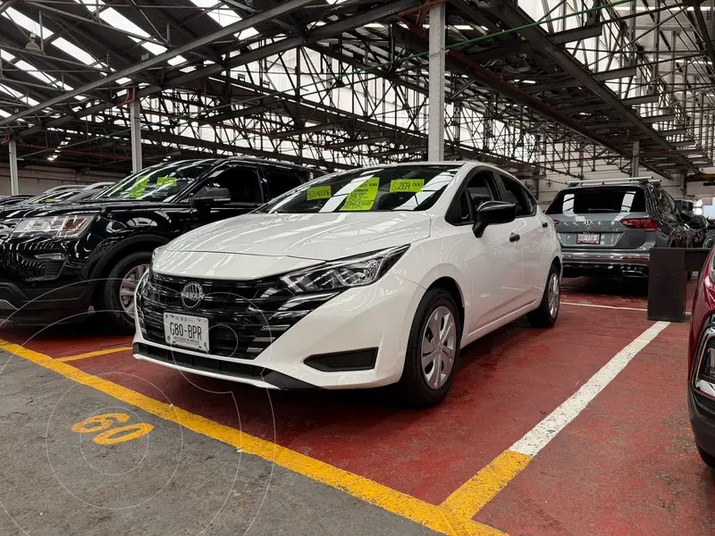 Foto Nissan Versa Sense usado (2024) color Blanco Perla financiado en mensualidades(enganche $67,500 mensualidades desde $6,000)