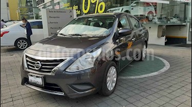 foto Nissan Versa Sense Aut usado (2017) color Gris precio $175,000