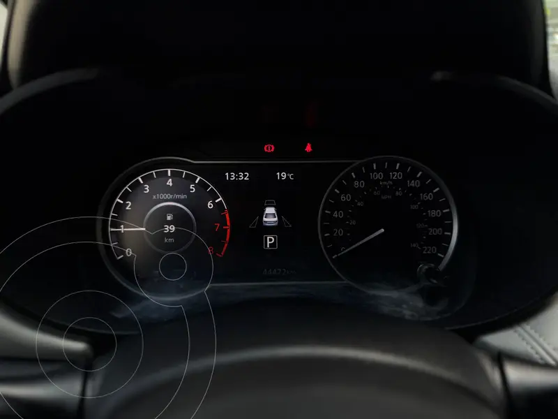 Foto Nissan Versa Platinum Aut usado (2021) color plateado financiado en mensualidades(enganche $81,855 mensualidades desde $5,454)