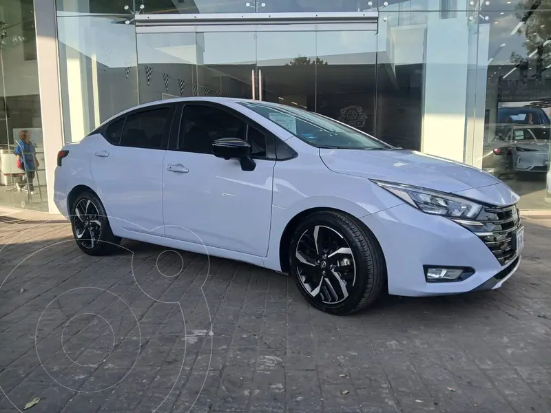 Foto Nissan Versa SR usado (2023) color Azul Claro financiado en mensualidades(enganche $132,757 mensualidades desde $5,586)