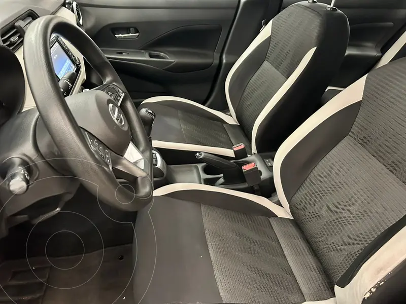 Foto Nissan Versa Advance usado (2022) color Gris Oscuro precio $270,000