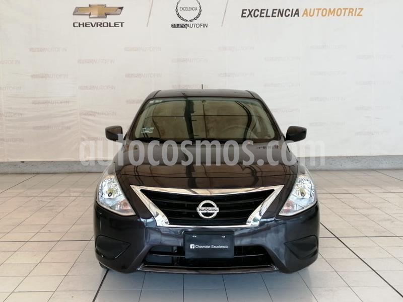 Nissan Versa Sense usado (2019) color Gris Oscuro precio $185,000