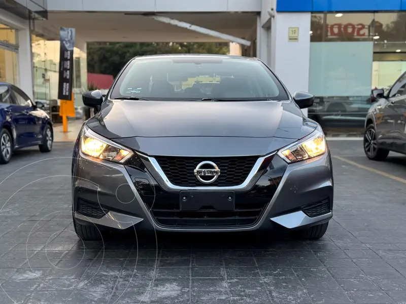 Foto Nissan Versa Sense usado (2021) color Gris financiado en mensualidades(enganche $73,473 mensualidades desde $4,895)