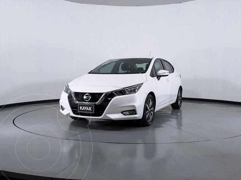 Foto Nissan Versa Advance Aut usado (2020) color Blanco precio $303,999